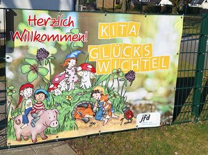 KITA Glückswichtel Zaunschild KITA Glückswichtel Zaunschild